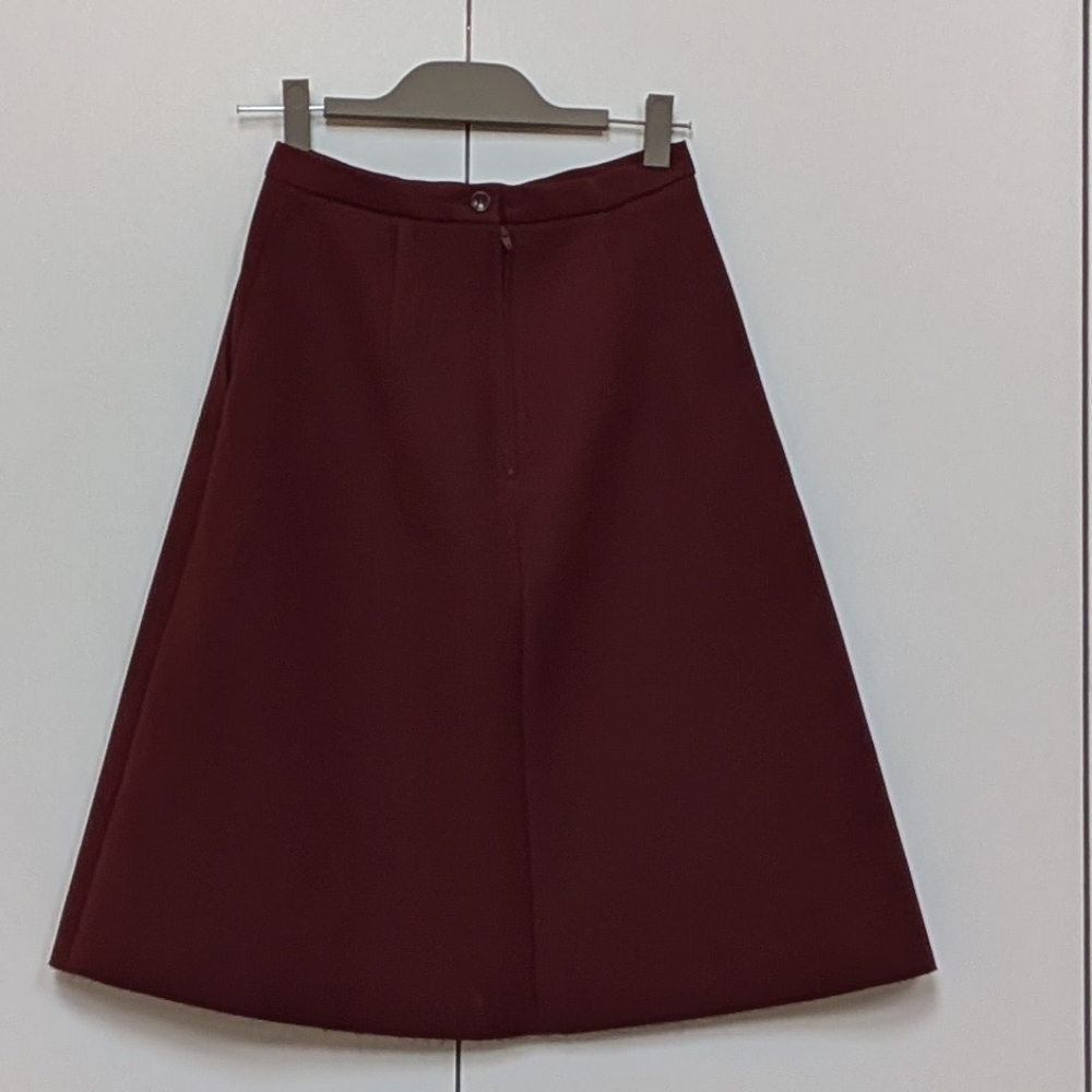 Elegant Pleated Burgundy A-line Midi Skirt With Pockets